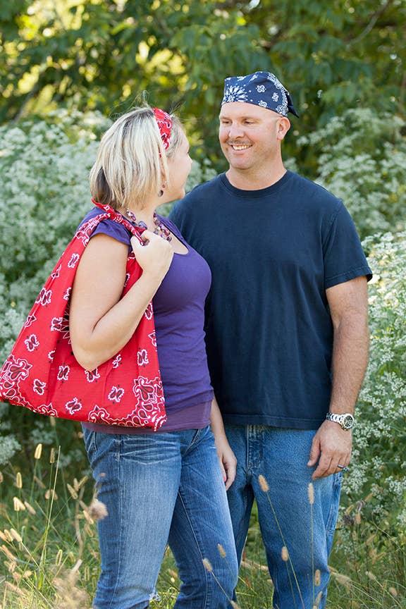 Bandanna - 22" MADE IN USA - Navy Paisley