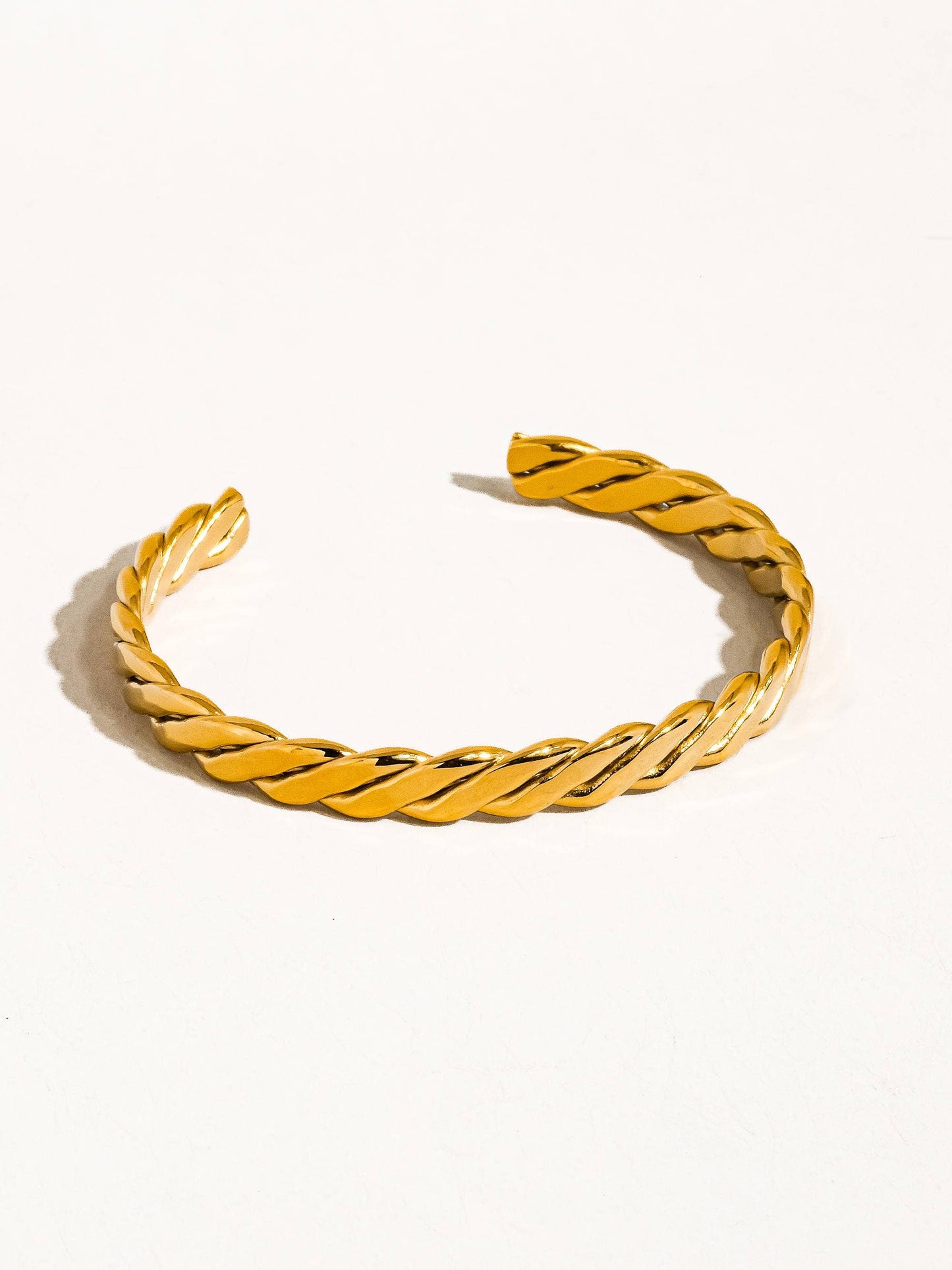 Bénir 18K Gold Non-Tarnish Braided Thin Bangle