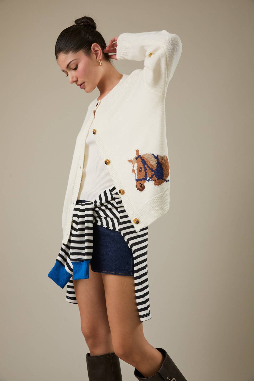 "HORSE" GRAPHIC LONG SLEEVE ROUND NECK CARDIGAN