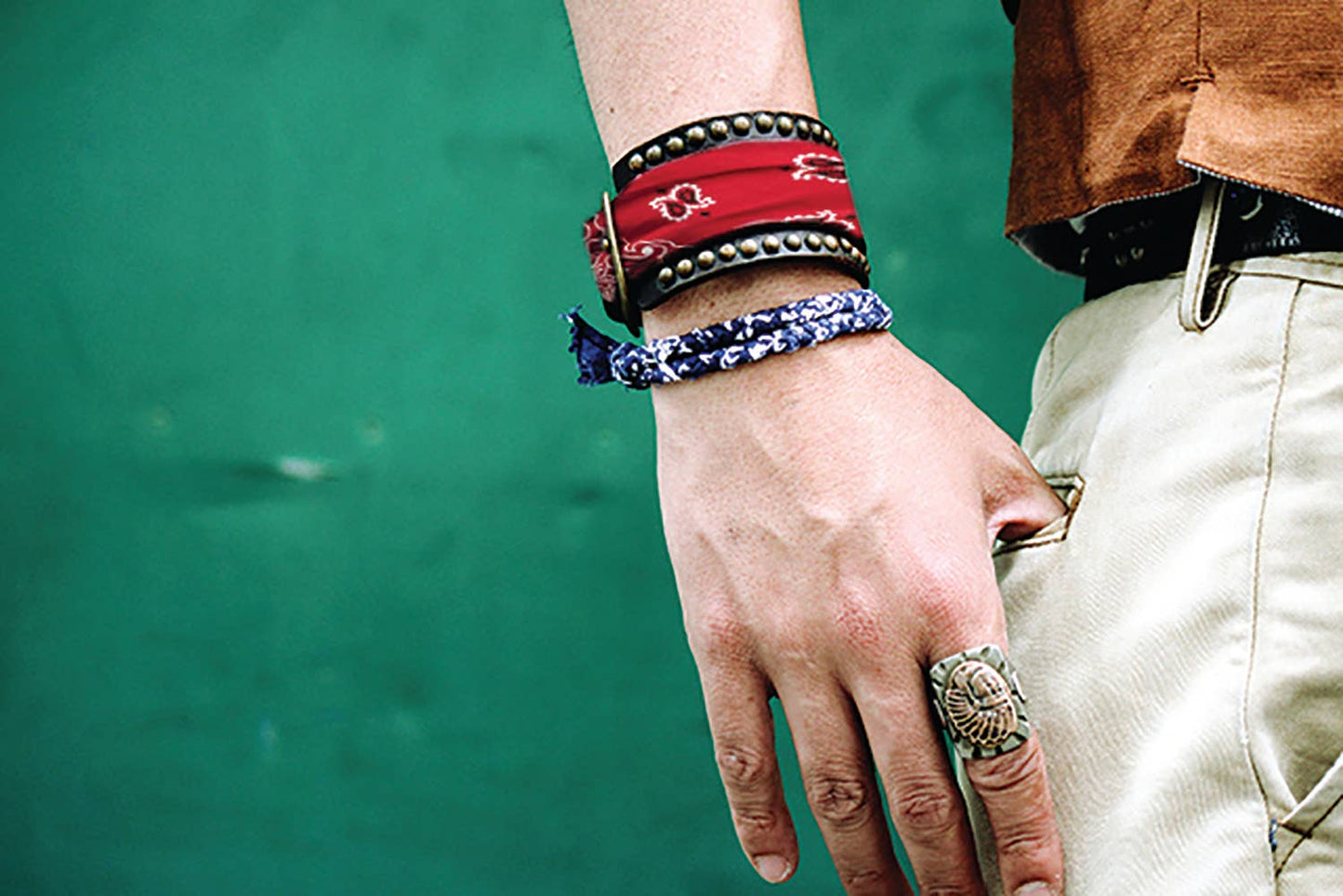 Bandanna - 22" MADE IN USA - Navy Paisley