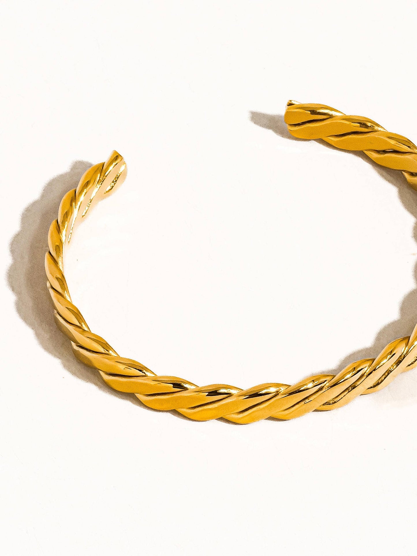 Bénir 18K Gold Non-Tarnish Braided Thin Bangle